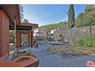 22277 Buena Ventura St, Woodland Hills, CA 91364 - photo 4