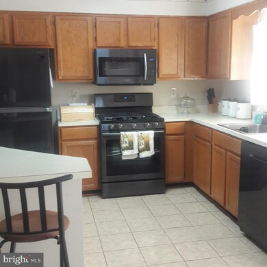 802 Queensdale Ct, Capitol Heights, MD 20743 - photo 2