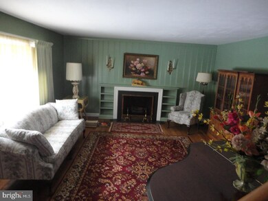 121 Lee Cir, Bryn Mawr, PA 19010 - photo 4