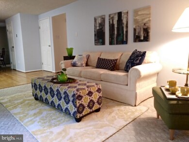 9907 Breezy Knoll Ct, Lanham, MD 20706 - photo 2