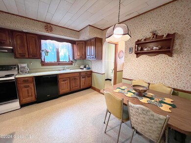 422 S Reynolds St, Schenectady, NY 12302 - photo 6