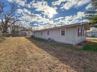 300 E Clay St, Pleasant Hill, IL 62366 - photo 5