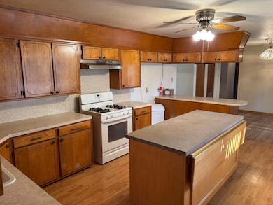 423 Avenue J, Beaver, OK 73932 - photo 4