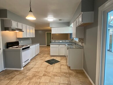 10318 Southport Dr, Houston, TX 77089 - photo 4