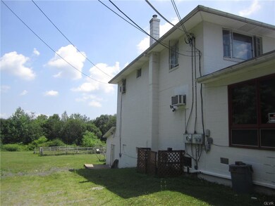 664 Batts Switch Rd, Pen Argyl, PA 18072 - photo 2