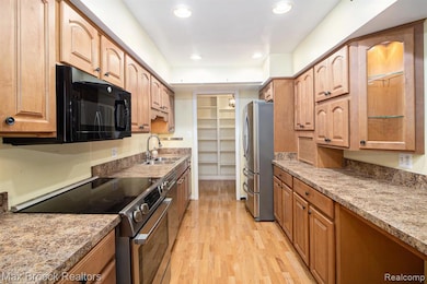 19710 W 13 Mile Rd unit 105, Beverly Hills, MI 48025 - photo 2