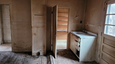 7 Clinton St, Chicopee, MA 01013 - photo 7