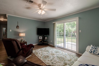 Family room 1.1