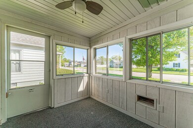 611 Decatur St, Lincoln, IL 62656 - photo 4