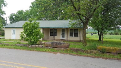 1570 Lacy Dr, Fayetteville, AR 72701 - photo 2