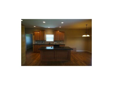 1516 Ventnor Ln, Raymore, MO 64083 - photo 3