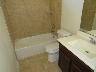 964 Jennifer St, Alvin, TX 77511 - photo 7