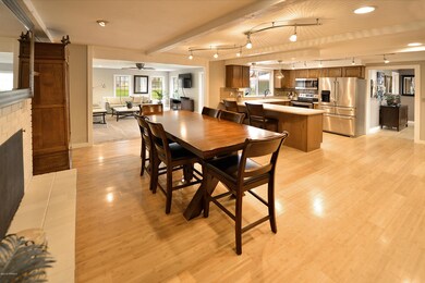 4 Open-concept living and dining