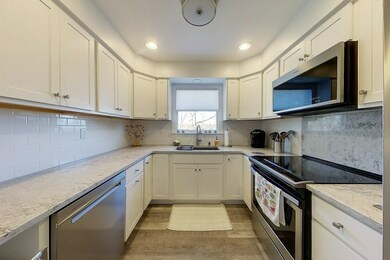 2 E Blvd unit 2, Middletown, RI 02842 - photo 3