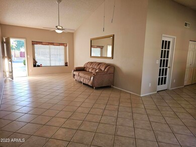 OPEN GREAT RM W/ VAULTED CEILING