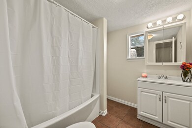 Cozy bathroom serving both bedrooms!