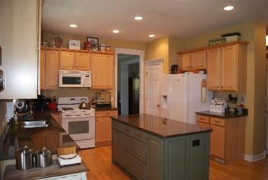 376 Johnson Woods Dr, Batavia, IL 60510 - photo 5