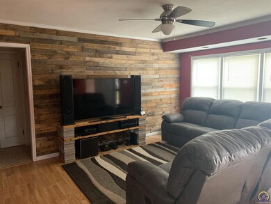 2412 SW 23rd St, Topeka, KS 66611 - photo 4