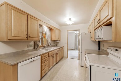 2605 W 28th St, Sioux Falls, SD 57105 - photo 6