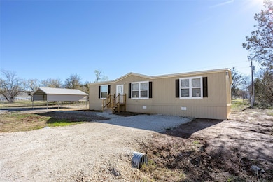 929 Nacogdoches River Dr, Granbury, TX 76048 - photo 2