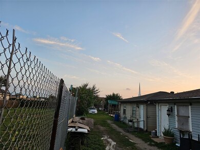 3928 Linder St, Houston, TX 77026 - photo 4