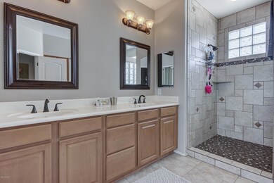 2118 N Calvin Cir-12