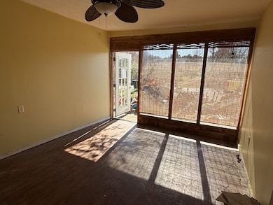 1025 Smith Ave, Hohenwald, TN 38462 - photo 4