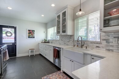 1262 E 1st St-13