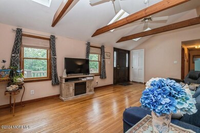 02_10OntarioAve_1_LivingRoom_Small