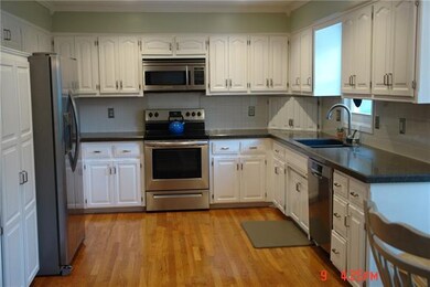 8606 Hallet St, Lenexa, KS 66215 - photo 7