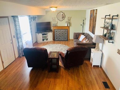 769 Orangeburg Ct, Columbus, OH 43228 - photo 3