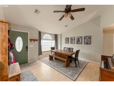 153 Leisure Ln, Glide, OR 97443 - photo 4