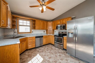 2020 Lauren Dr SW, Cedar Rapids, IA 52404 - photo 5