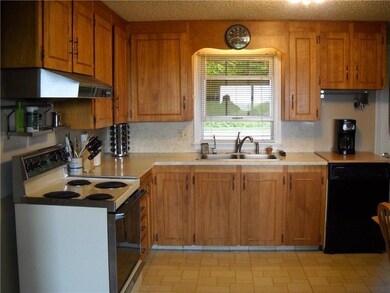 Eat-in kitchen