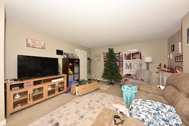 N169W19865 Chestnut Ct, Jackson, WI 53037 - photo 2