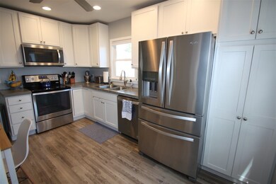 1113 W 8th St, Cedar Falls, IA 50613 - photo 7