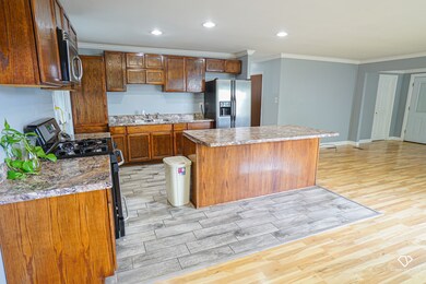 232 Butte Ln, Carpentersville, IL 60110 - photo 3