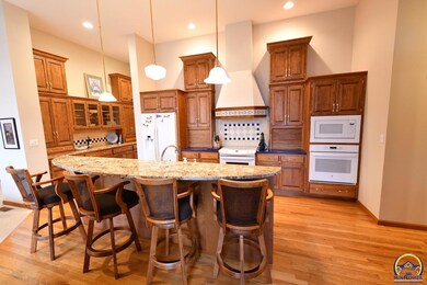 3922 SW Clarion Park Dr, Topeka, KS 66610 - photo 4