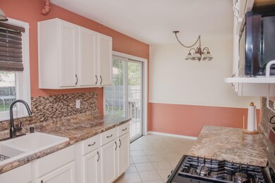 Kitchen & Dining
