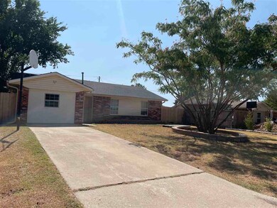 203 Deer Dr, Cache, OK 73527 - photo 2