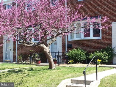 922 Circle Dr, Halethorpe, MD 21227 - photo 2