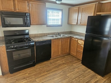 16031 Beech Daly Rd unit 4, Taylor, MI 48180 - photo 3