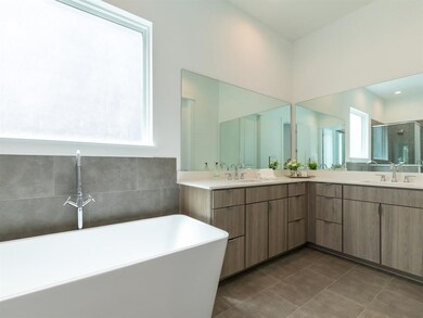 604 Janisch Rd, Houston, TX 77018 - photo 2