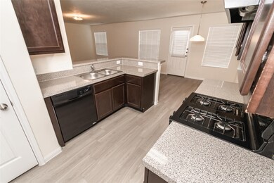 10927 Myrtle Oak St, Houston, TX 77016 - photo 6