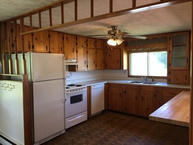 34 Edwards St, Colebrook, NH 03576 - photo 5