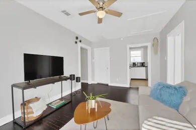 1135 Woodland St unit B, Houston, TX 77009 - photo 5