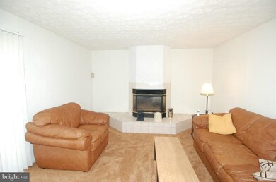 819 Cypress Point Cir, Bowie, MD 20721 - photo 3