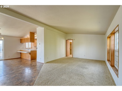 940 SE 9th St, Pendleton, OR 97801 - photo 3