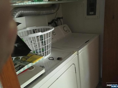 Laundry closet (stock photo)