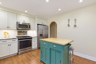 007 Kitchen